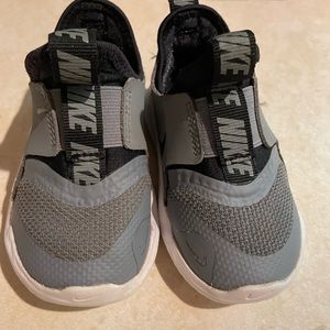 Nike Flexrunner Toddler 5C Sneakers